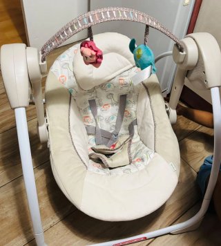 Columpio para bebé con peluches