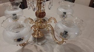 Lámpara de techo dorada con cristal