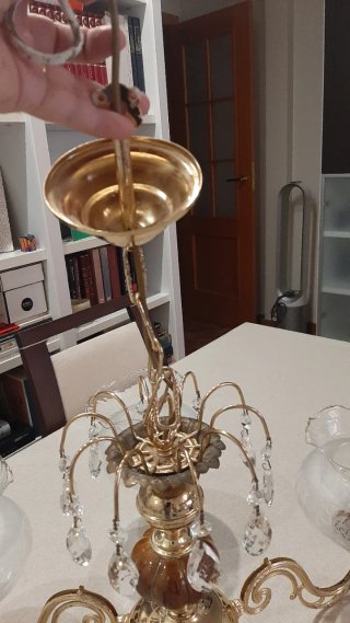 Lámpara de techo dorada con cristal