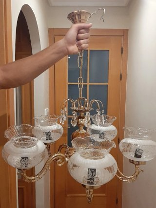 Lámpara de techo dorada con cristal