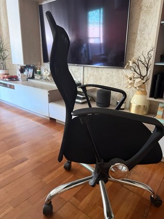 Silla de oficina ergonómica negra