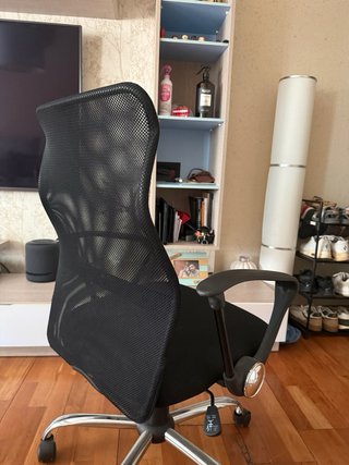Silla de oficina ergonómica negra