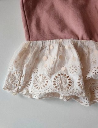 Blusa rosa con encaje
