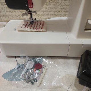 Máquina de coser Juki HZL-27Z