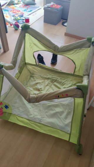 Parque infantil plegable con ruedas (90 cm.)