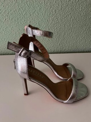 Zapatos de tacón MARYPAZ plateados talla 37