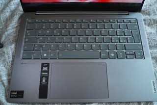 Lenovo Yoga Slim 7 AI Notebook - Display OLED 14"