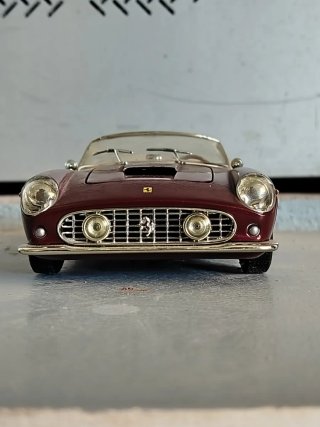 Ferrari 250 GT California 1/18
