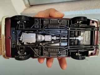 Ferrari 250 GT California 1/18