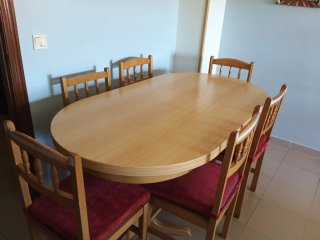 Mesa extensible y 6 sillas