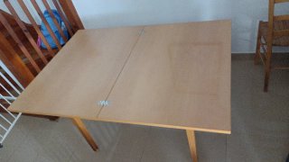Mesa extensible y 4 sillas madera