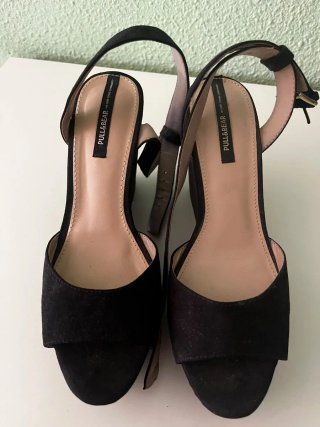 Sandalias de cuña Pull&Bear Negras