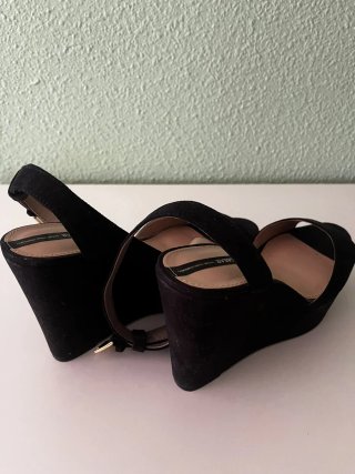 Sandalias de cuña Pull&Bear Negras