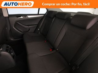 Volkswagen Jetta 2.0 TDI Advance BlueMotion Tech