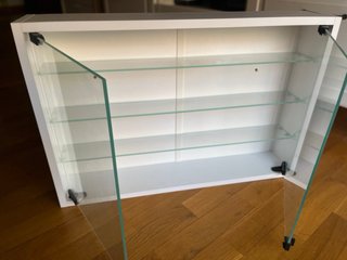 Vitrina expositor blanco con puertas de cristal