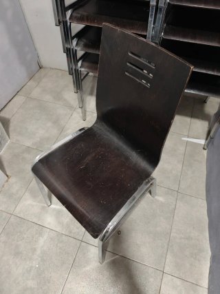 LOTE DE 45, SILLAS.