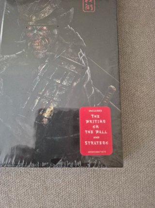 Iron Maiden Senjutsu Doble cd y libro deluxe.