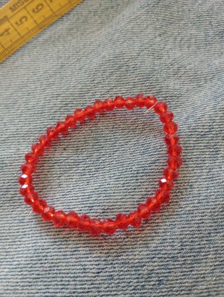 Braccialetto con perline rosse