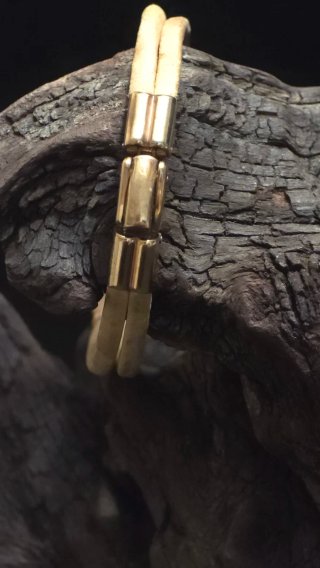 Reloj de pulsera dorado estilo vintage