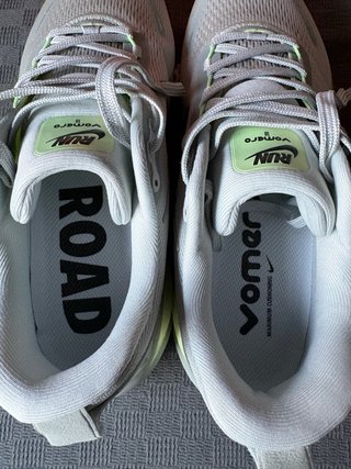 Nike Vomero 18 Talla 44 Gris/Verde Running