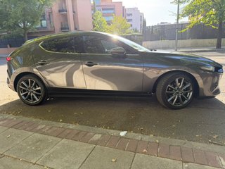 Mazda 3 2.0 eSKYACTIV-G ZENITH BLACK AT