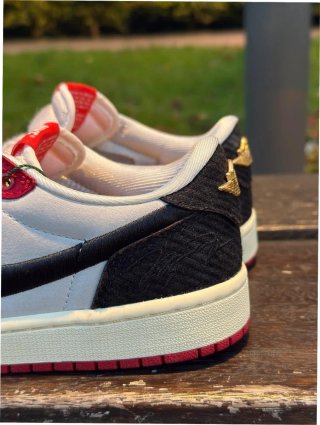 Zapatillas Jordan AJ1 Low Talla 42