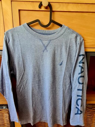 2 Camisetas Nautica 7 años aprox.