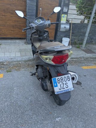 Moto Scooter SYM Gris
