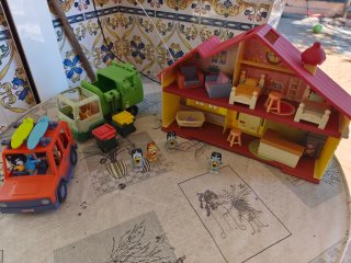 Conjunto Juguetes Bluey Coche y Figuras
