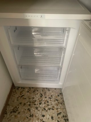 Congelador Electrolux bajo encimera