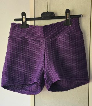 Leggings cortos deportivos push up morados