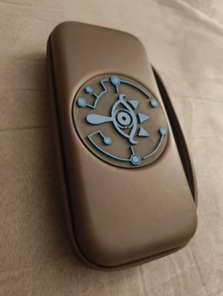 Estuche Nintendo Switch Piedra Sheikah Zelda