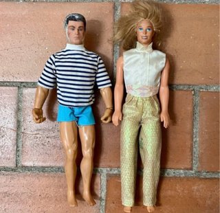 Lotto 11 Barbie + 2 Ken + 3 Bambole e Accessori