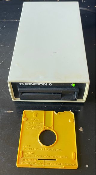 Disquetera Thomson DD 90-352 + Protector