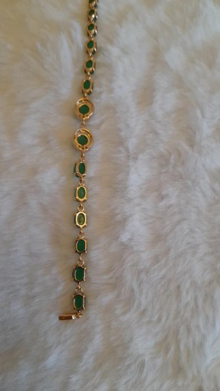 Bracciale con maglie e pietre verdi e dorate