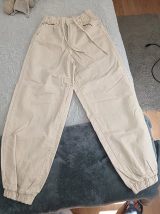 Pantalón cargo Bershka beige