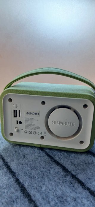 Radio Vintage Suntech Verde y Blanca