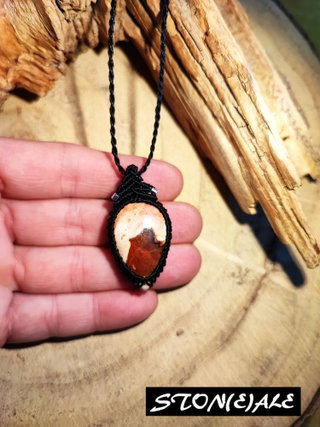 Collana con ciondolo in macrame con opale di fuoco