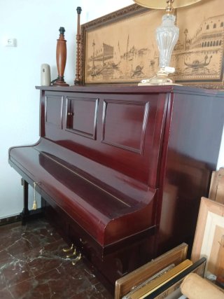 Pianola vertical de madera oscura. Precio negociab