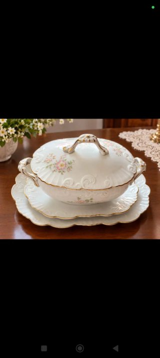 Vajilla de porcelana con filo dorado