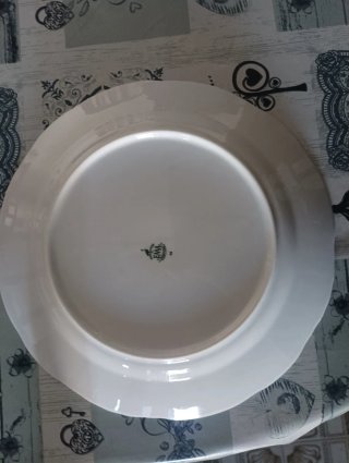 Vajilla de porcelana con filo dorado