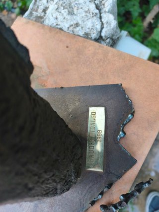 Escultura de metal figura humana