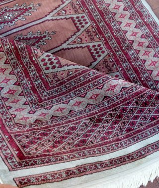 Tappeto vintage beige e rosso
