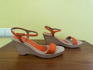 Sandalias Unisa ante naranja cuña T38