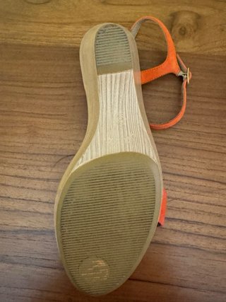 Sandalias Unisa ante naranja cuña T38