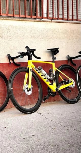 Bicicleta Scott Addict RC30