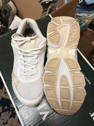 Zapatillas Fila Hombre Beige y Blancas