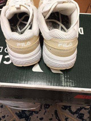 Zapatillas Fila Hombre Beige y Blancas