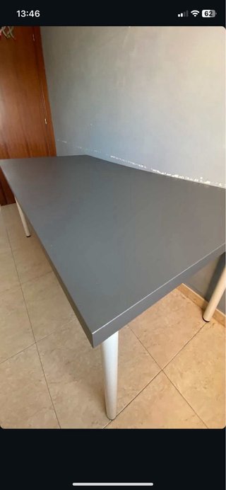 Mesa de madera negra/marrón