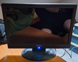 Monitor de ordenador Yuraku Negra 19 pulgadas.